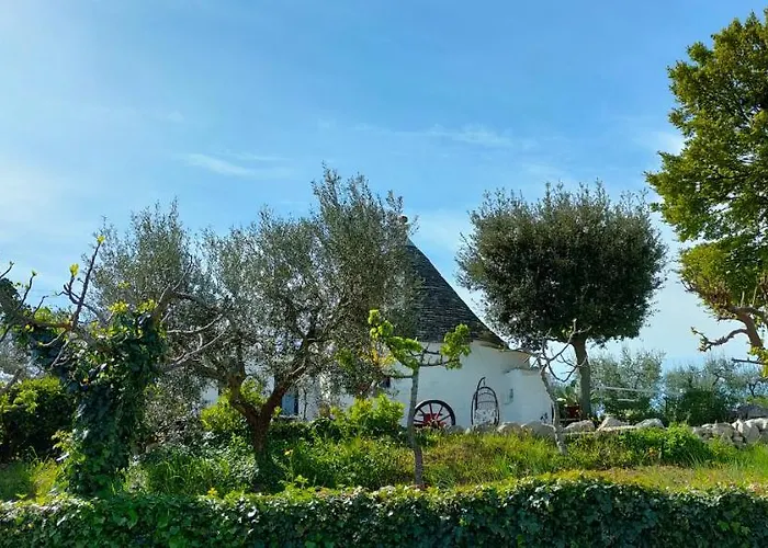 Antico Trullo Immerso Nella Campagna