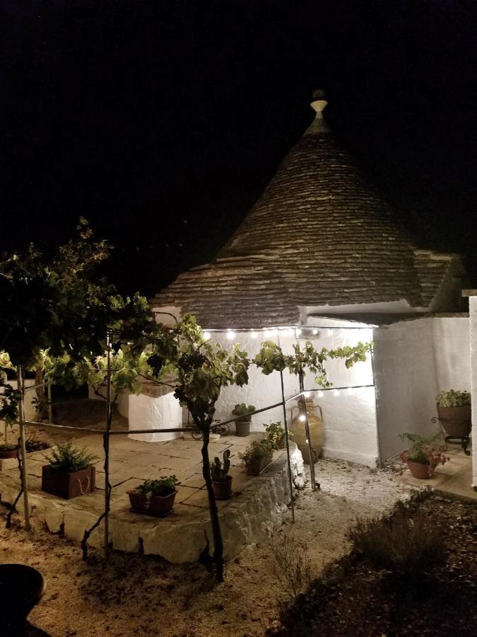Antico Trullo Immerso Nella Campagna *