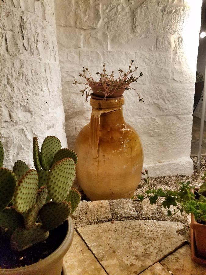 Antico Trullo Immerso Nella Campagna *
